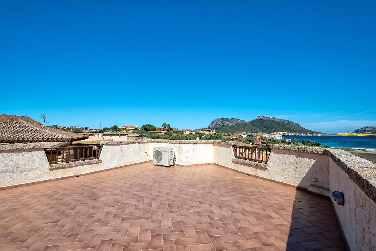 House Of Lens Apartment Golfo Aranci